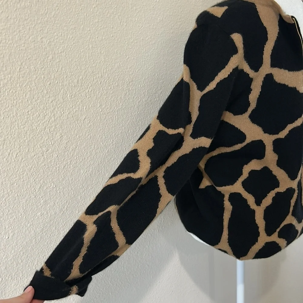 Peck & Peck 2-Ply Animal Print Crew Neck Cashmere Sweater - Picture 7 of 9